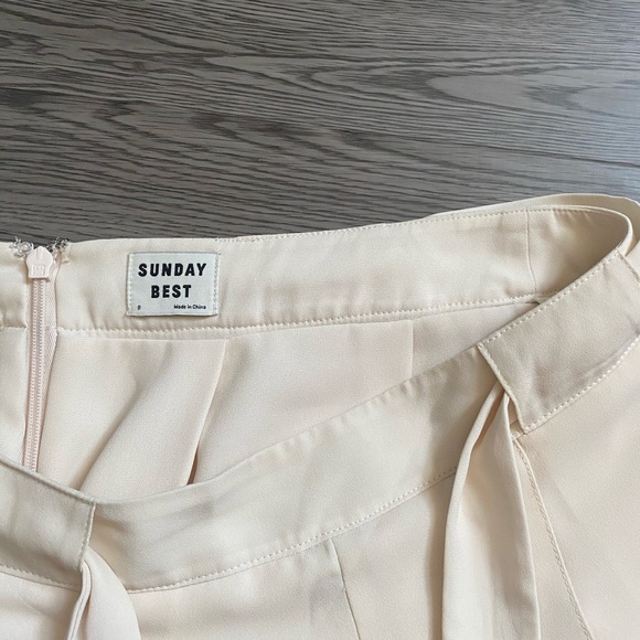 New Sunday Best Aritizia Westley Short (size 8) - Picture 3 of 4